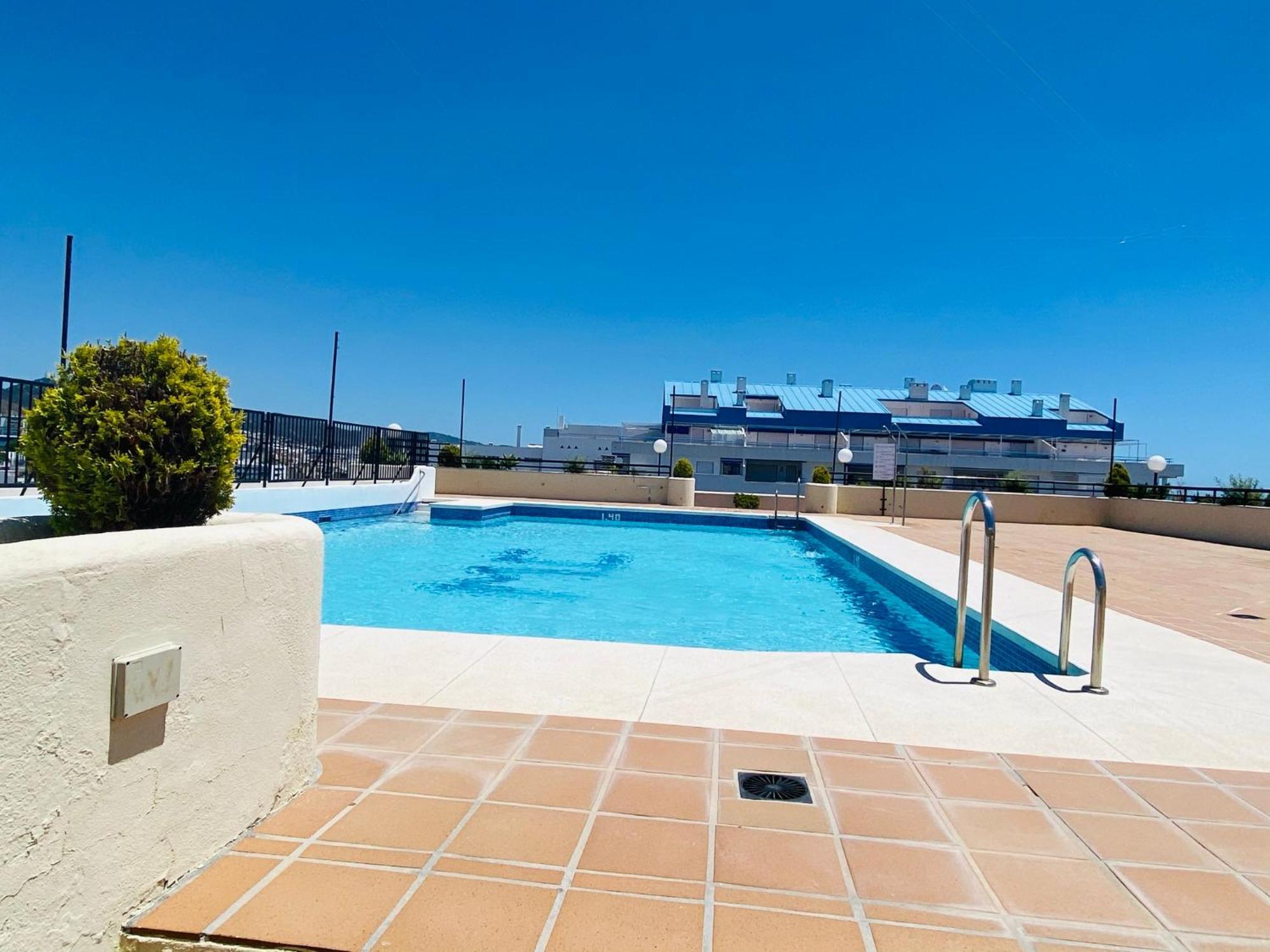 Apartment On The First Line Of The Sea With A View And Free Parking Марбелья Екстер'єр фото