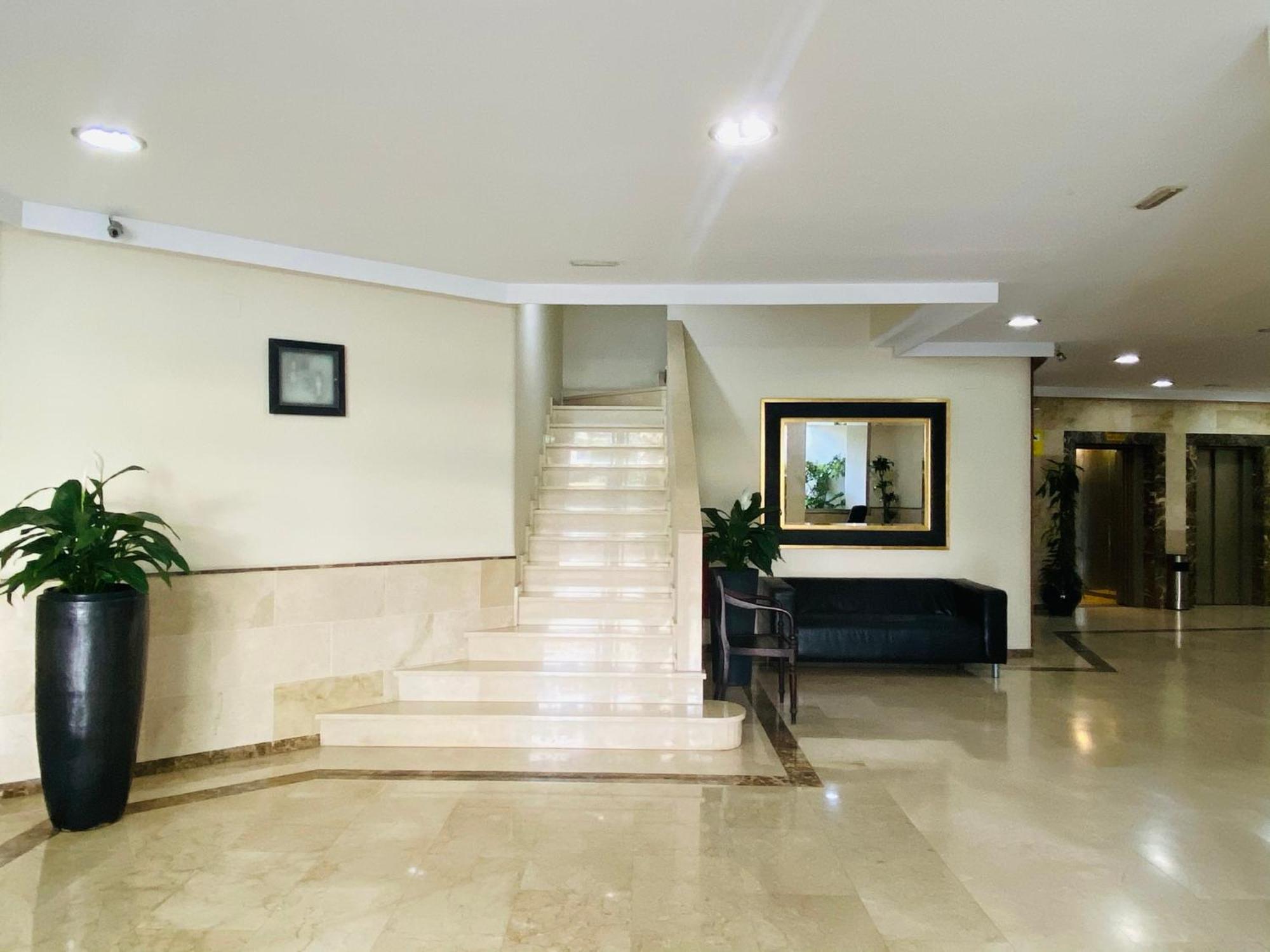 Apartment On The First Line Of The Sea With A View And Free Parking Марбелья Екстер'єр фото